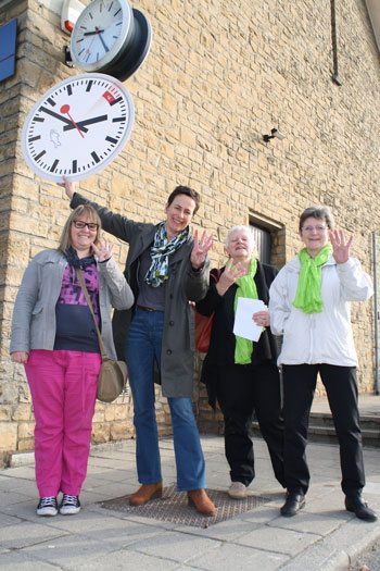 Coralie Paul, Cécile Thibaut, Claudine Marx et Annie Goffin et l'horloge à 64 minutes